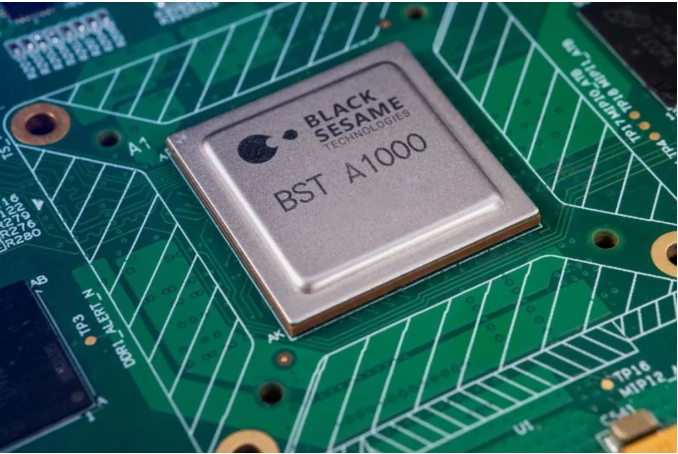 自動駕駛“駛?cè)搿笨燔嚨?，黑芝麻智能引領(lǐng)國產(chǎn)大算力芯片量產(chǎn)